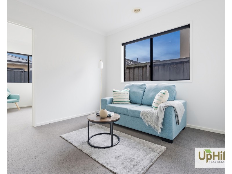 15 Dressen Way, Clyde North VIC 3978