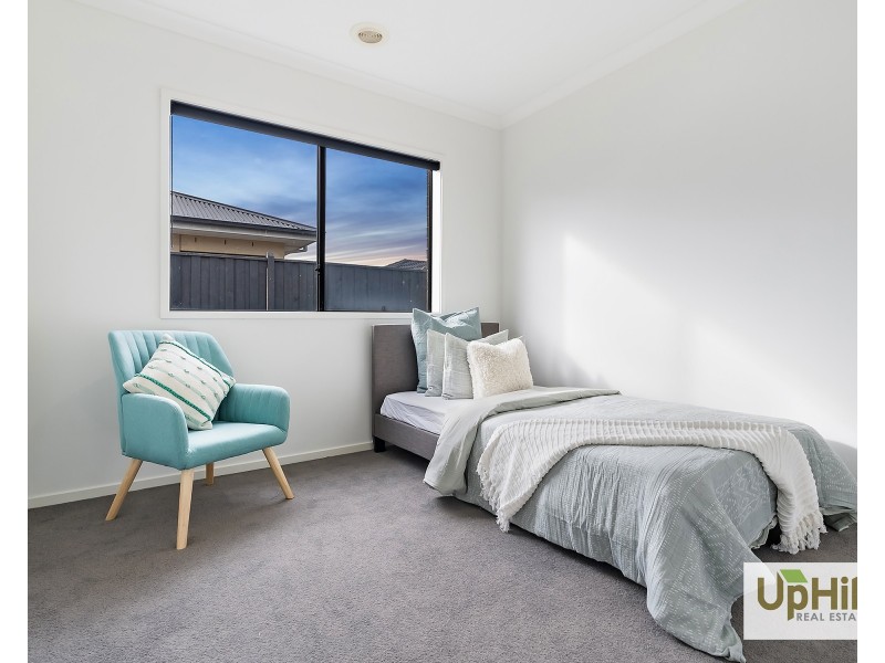 15 Dressen Way, Clyde North VIC 3978