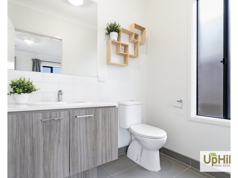 15 Dressen Way, Clyde North VIC 3978