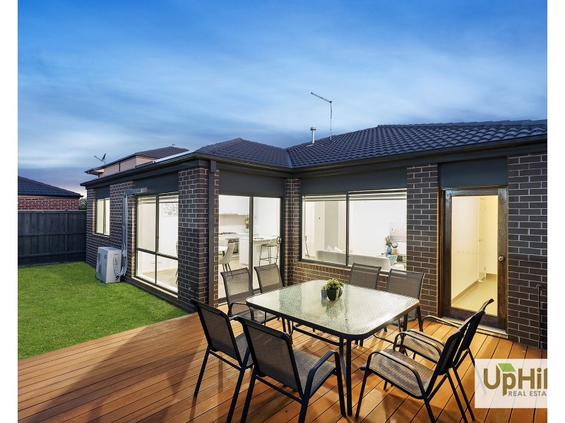 15 Dressen Way, Clyde North VIC 3978