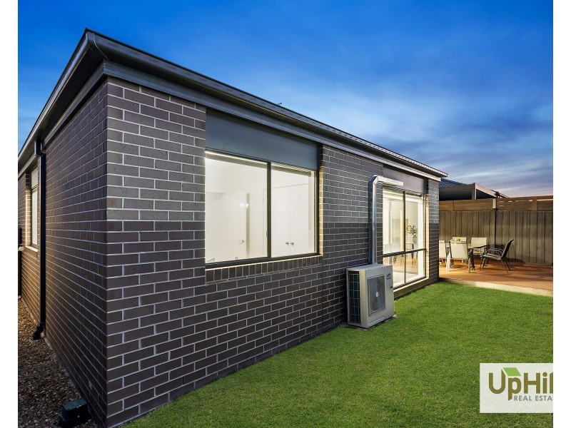 15 Dressen Way, Clyde North VIC 3978