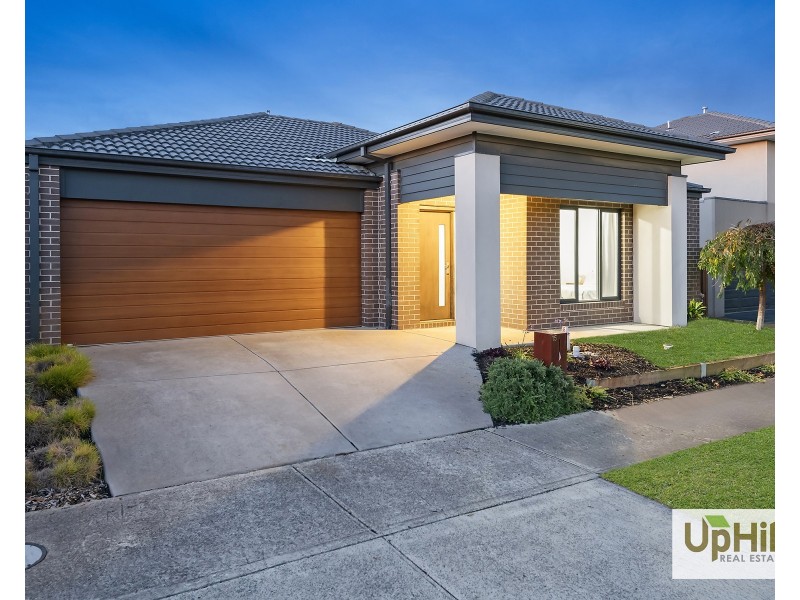 15 Dressen Way, Clyde North VIC 3978