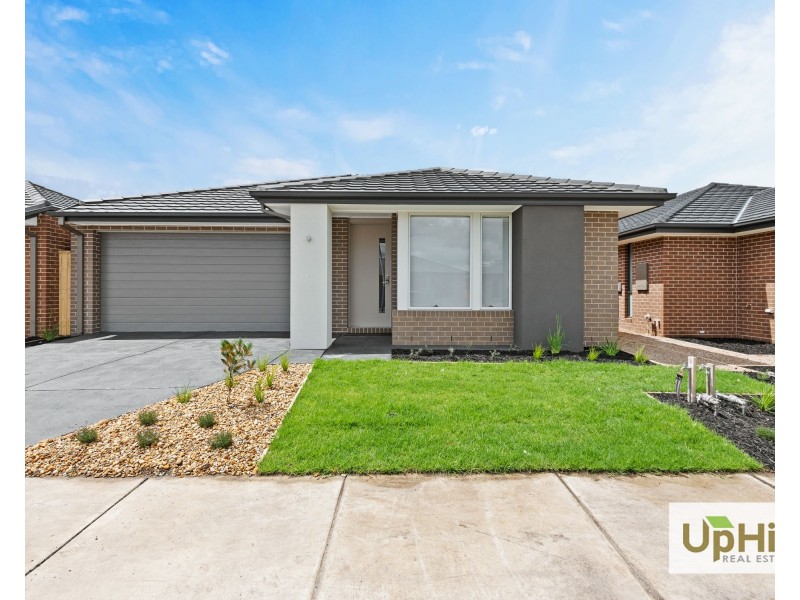 7 Luxembourg Ave, Clyde North VIC 3978