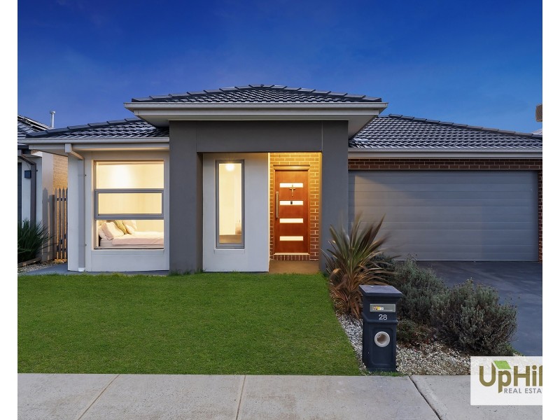28 Khan Boulevard, Clyde North VIC 3978