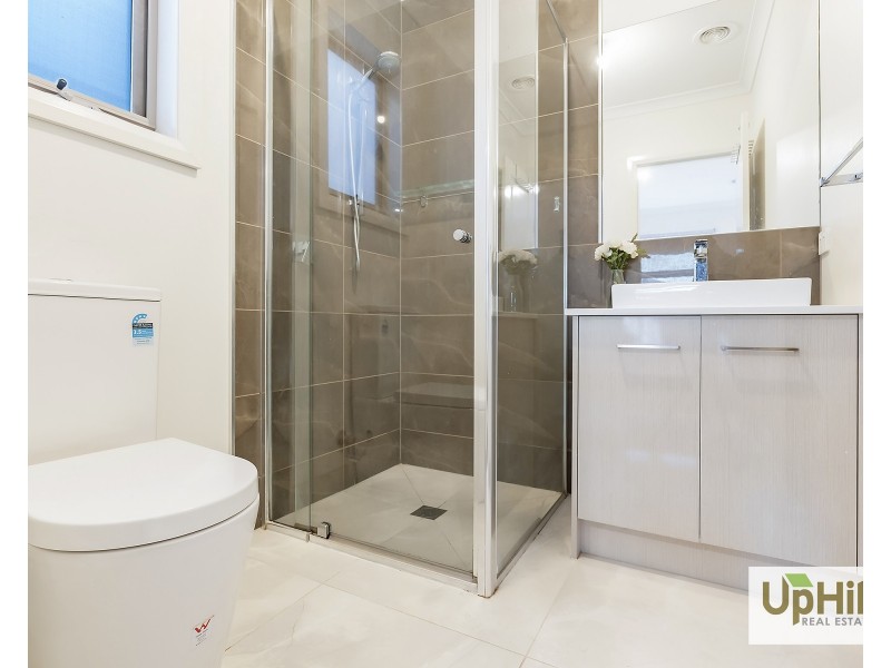 28 Khan Boulevard, Clyde North VIC 3978