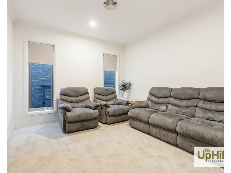 28 Khan Boulevard, Clyde North VIC 3978