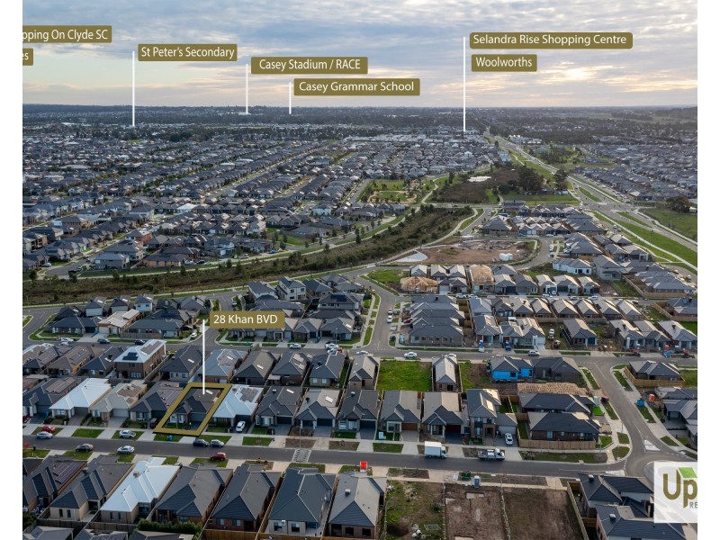 28 Khan Boulevard, Clyde North VIC 3978