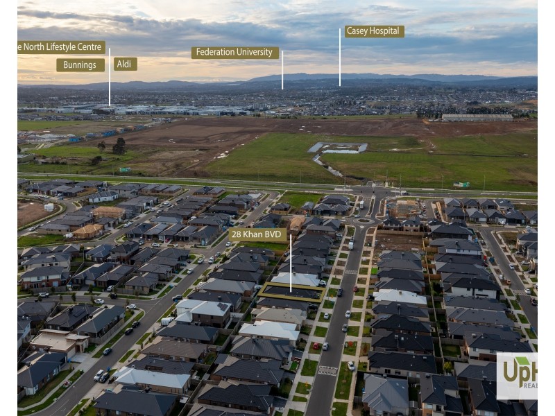 28 Khan Boulevard, Clyde North VIC 3978