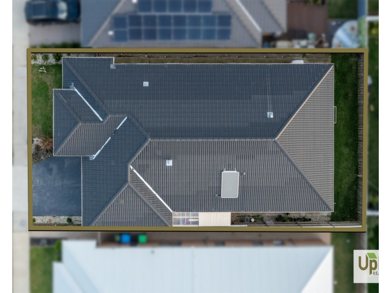 28 Khan Boulevard, Clyde North VIC 3978