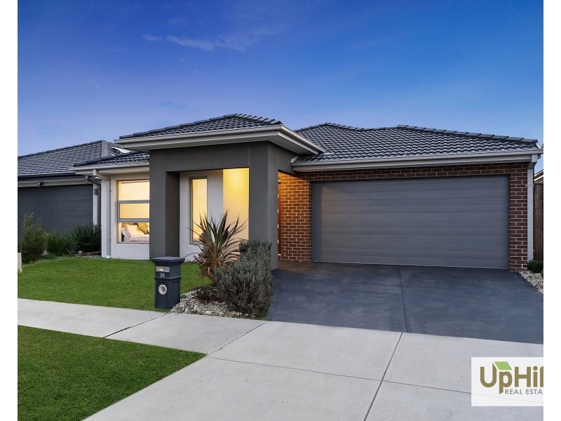 28 Khan Boulevard, Clyde North VIC 3978