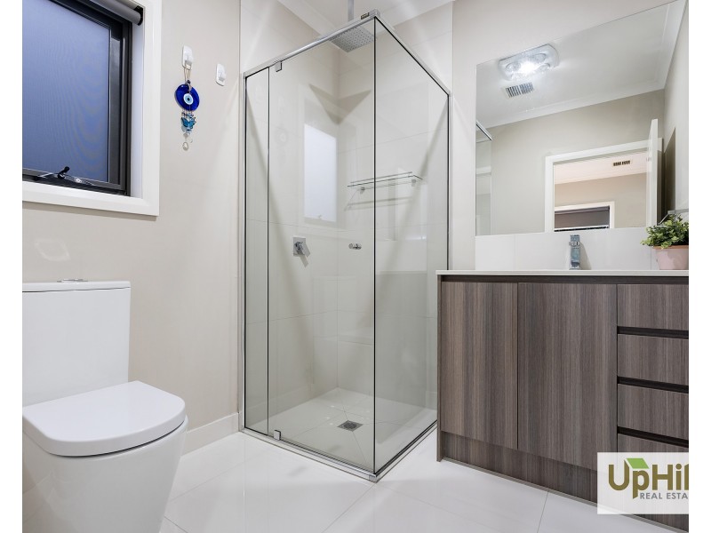 10 Yandra Street, Clyde North VIC 3978