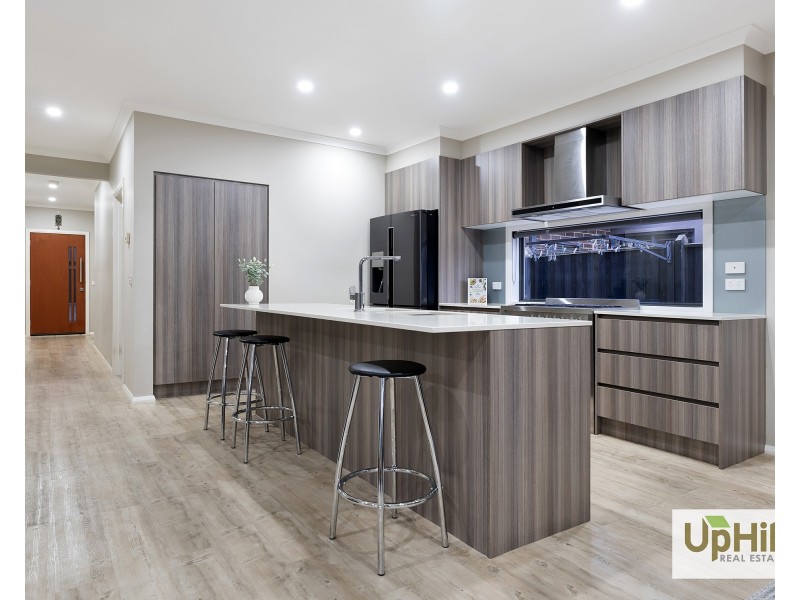 10 Yandra Street, Clyde North VIC 3978