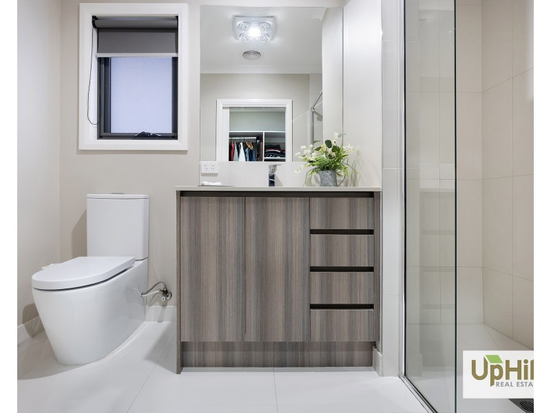 10 Yandra Street, Clyde North VIC 3978