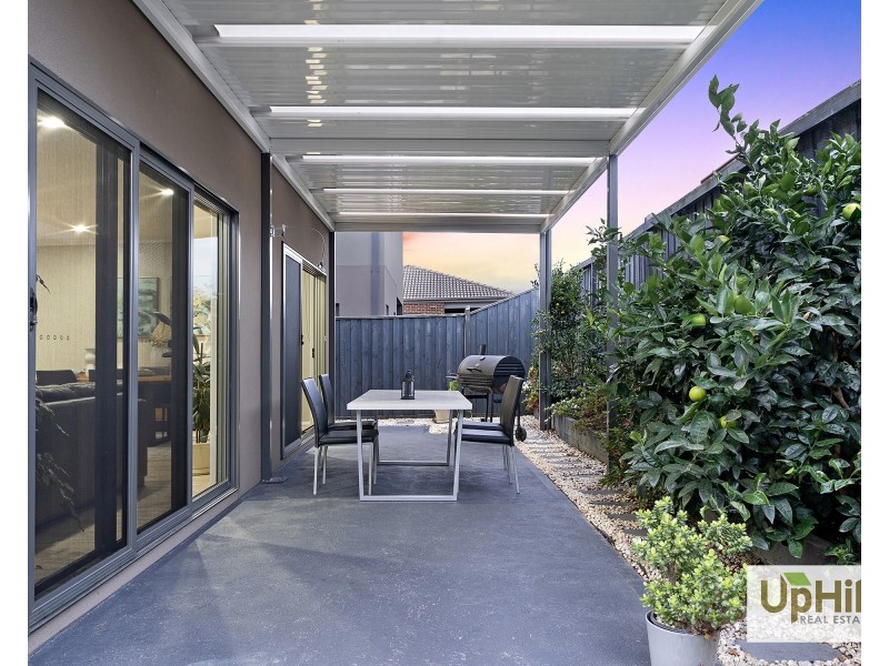 10 Yandra Street, Clyde North VIC 3978