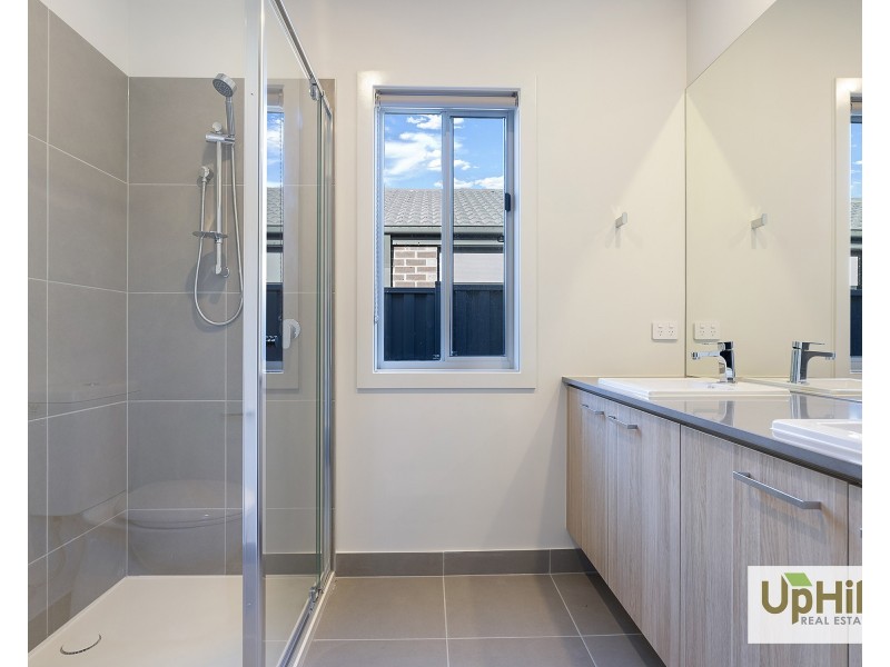 92 Borthwick Parade, Clyde North VIC 3978