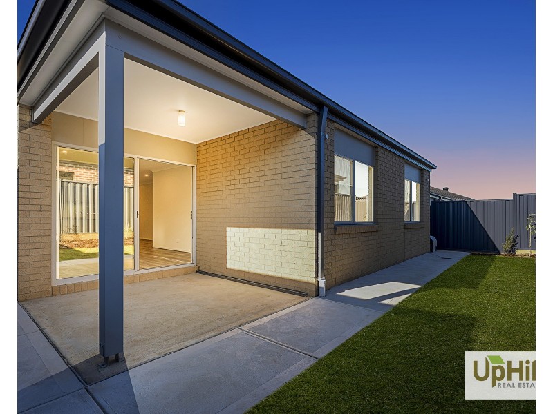 92 Borthwick Parade, Clyde North VIC 3978