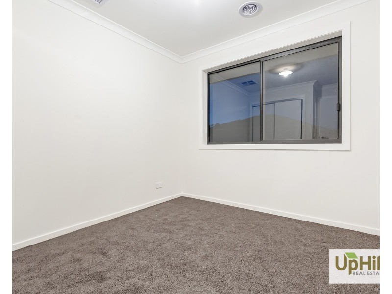 18 Theatre Circuit, Clyde North VIC 3978
