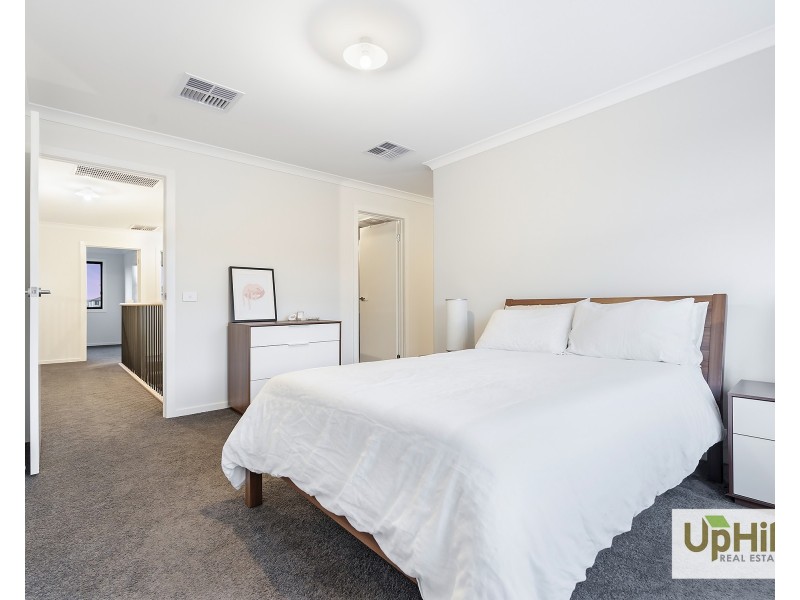 18 Theatre Circuit, Clyde North VIC 3978