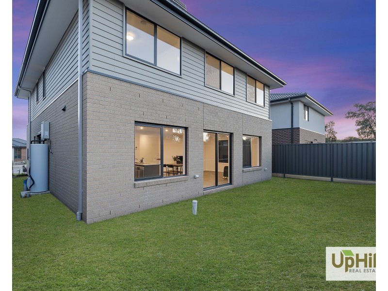18 Theatre Circuit, Clyde North VIC 3978