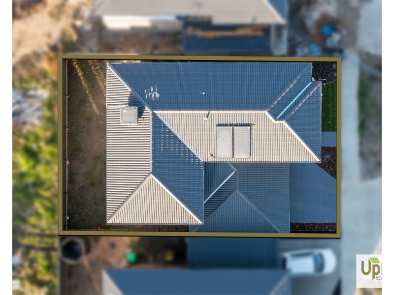 18 Theatre Circuit, Clyde North VIC 3978