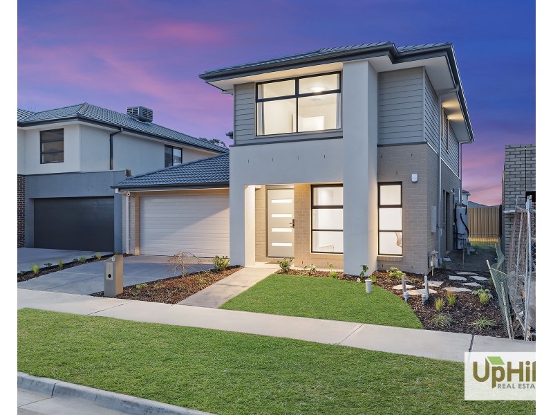 18 Theatre Circuit, Clyde North VIC 3978