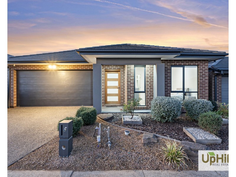 5 Barrier Parade, Clyde North VIC 3978