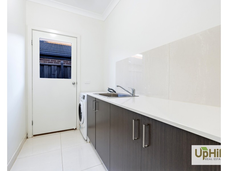 5 Barrier Parade, Clyde North VIC 3978