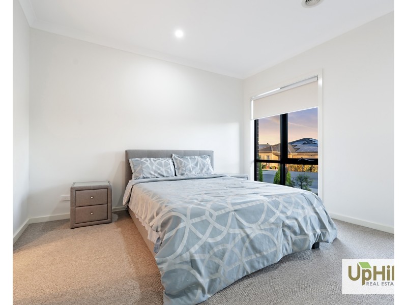 5 Barrier Parade, Clyde North VIC 3978