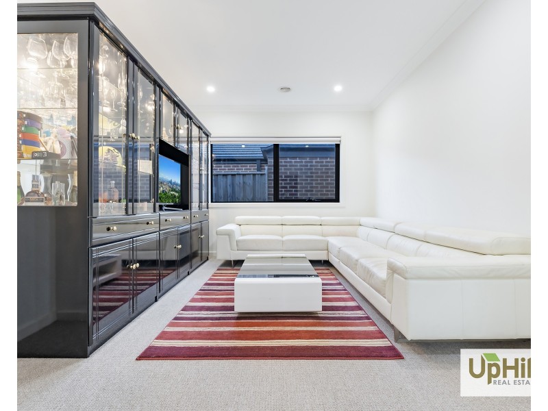 5 Barrier Parade, Clyde North VIC 3978