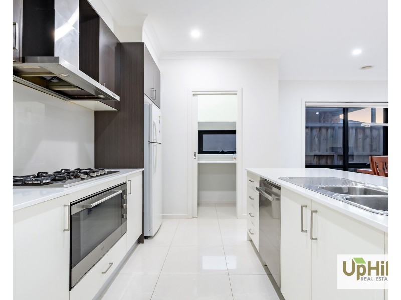 5 Barrier Parade, Clyde North VIC 3978