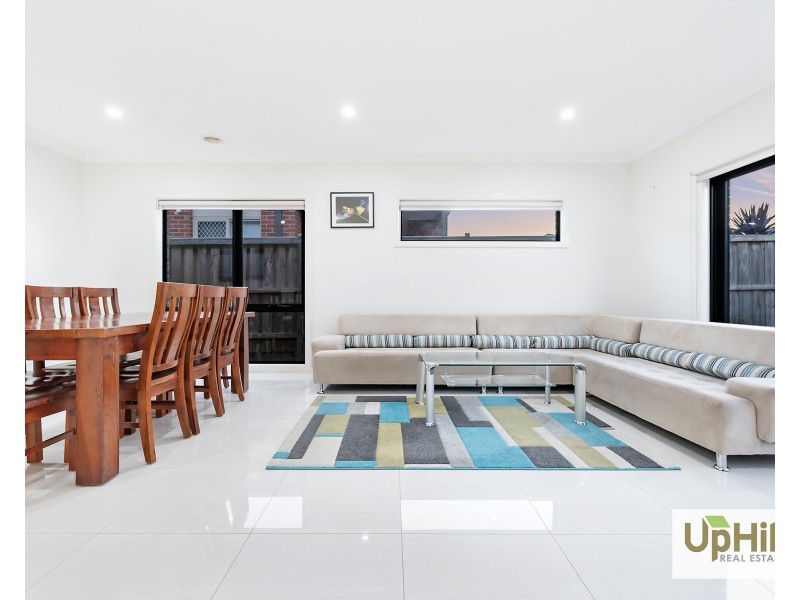 5 Barrier Parade, Clyde North VIC 3978