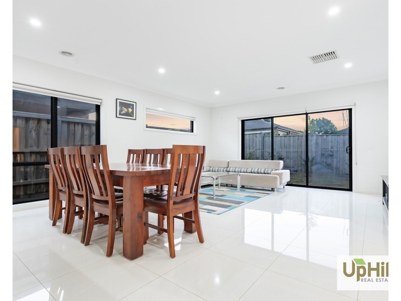 5 Barrier Parade, Clyde North VIC 3978