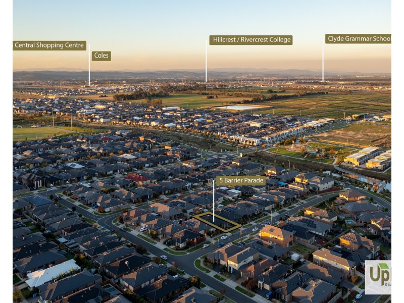 5 Barrier Parade, Clyde North VIC 3978