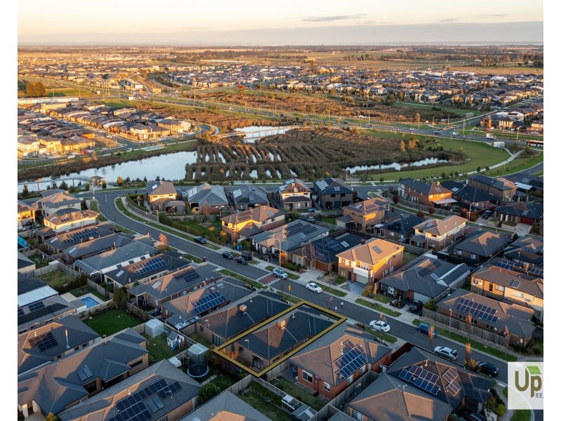 5 Barrier Parade, Clyde North VIC 3978