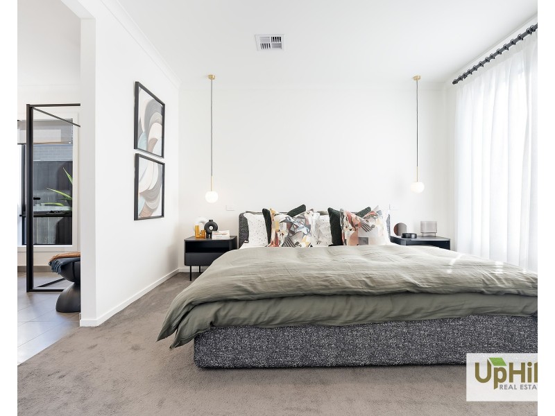 30 Grazing Way, Clyde North VIC 3978