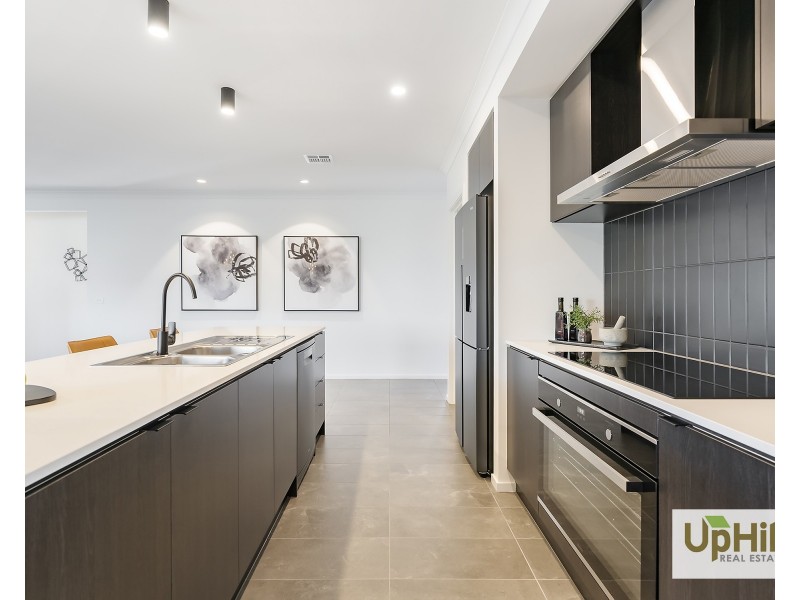 30 Grazing Way, Clyde North VIC 3978