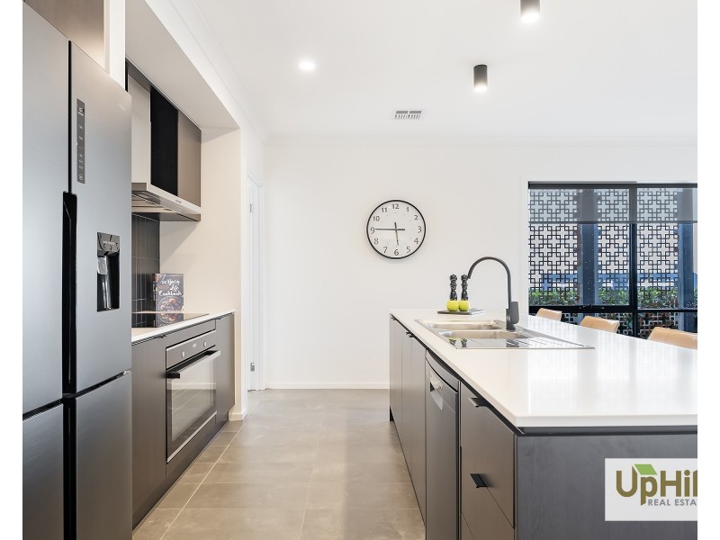 30 Grazing Way, Clyde North VIC 3978