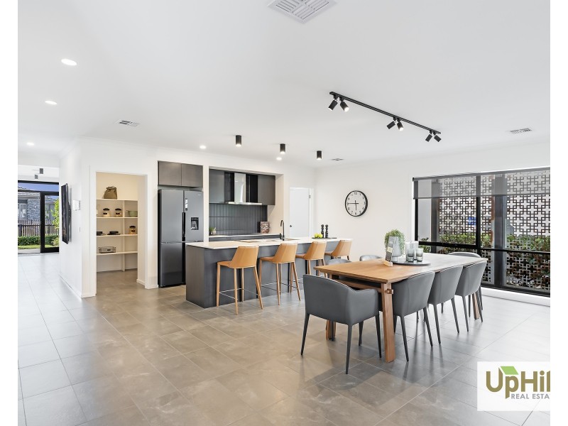 30 Grazing Way, Clyde North VIC 3978