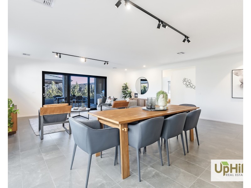 30 Grazing Way, Clyde North VIC 3978