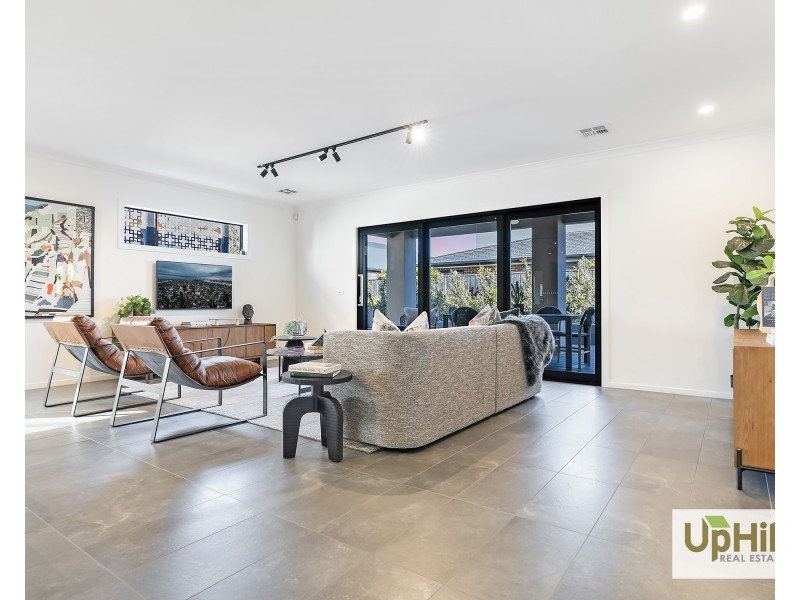 30 Grazing Way, Clyde North VIC 3978