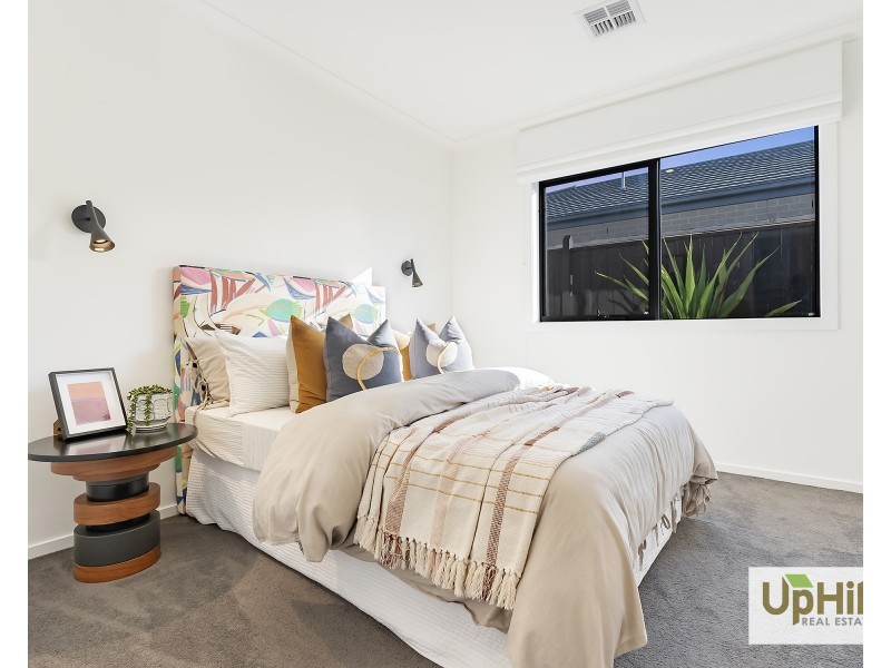 30 Grazing Way, Clyde North VIC 3978