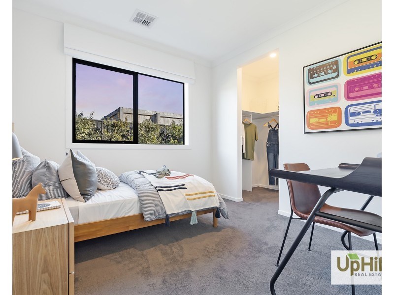 30 Grazing Way, Clyde North VIC 3978