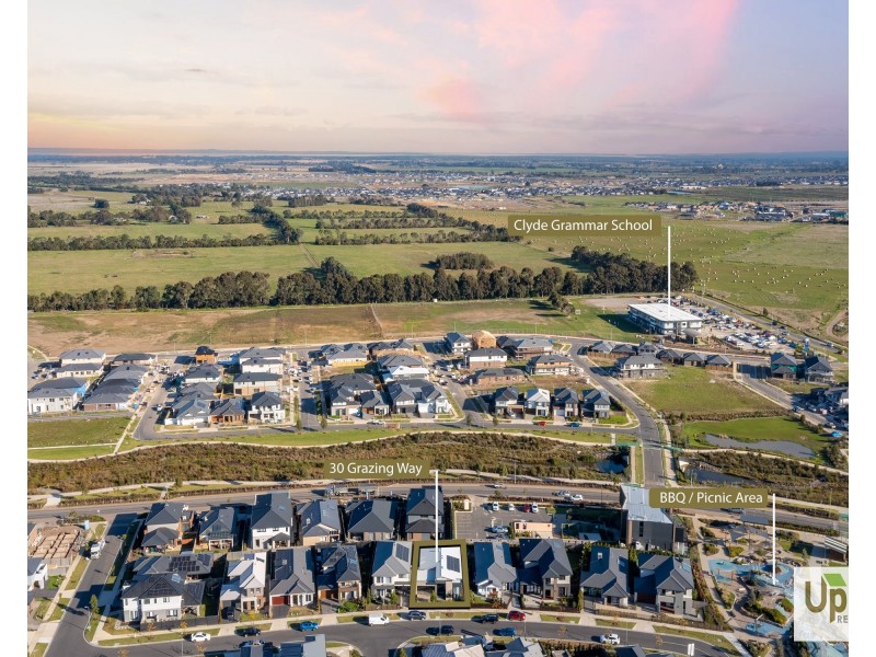 30 Grazing Way, Clyde North VIC 3978