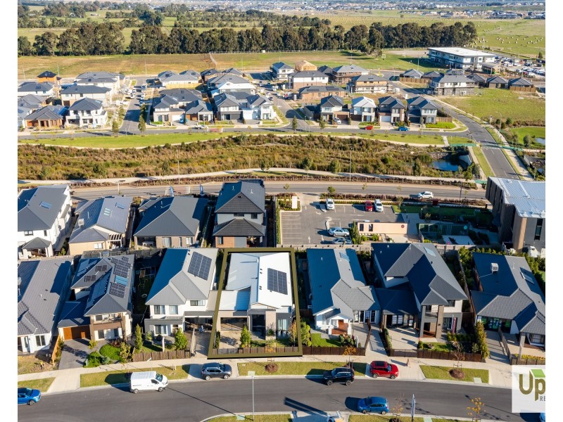 30 Grazing Way, Clyde North VIC 3978