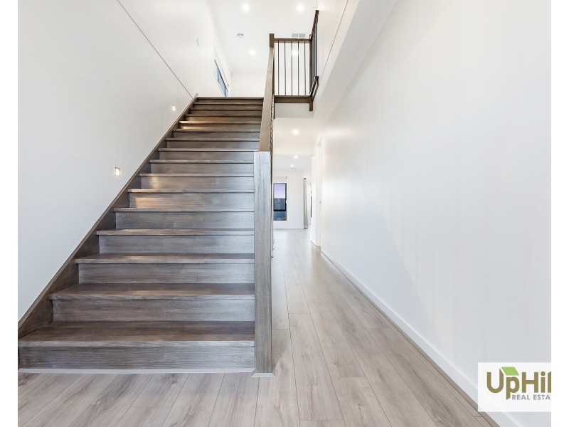 5 Clelland Way, Clyde North VIC 3978