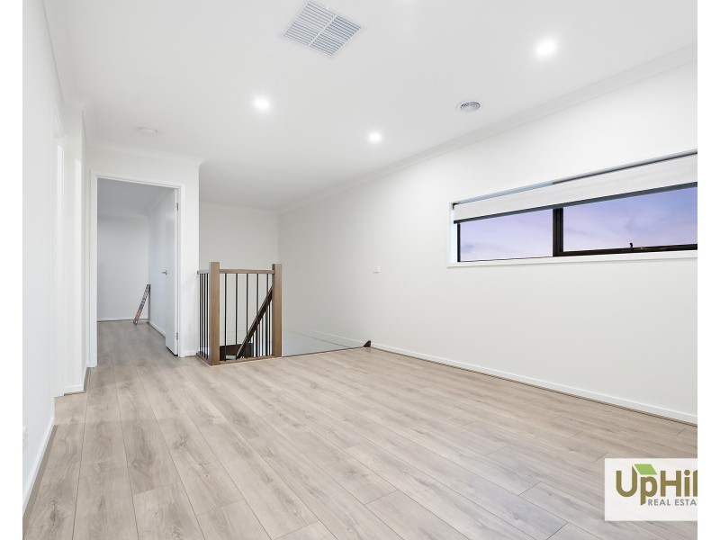 5 Clelland Way, Clyde North VIC 3978