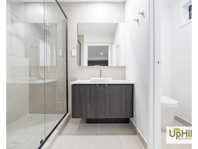 5 Clelland Way, Clyde North VIC 3978