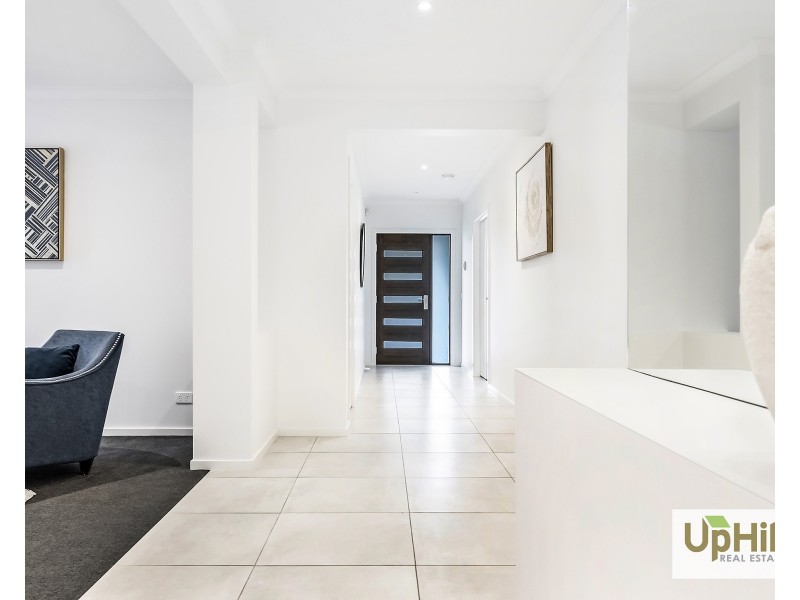 245 Heather Grove, Clyde North VIC 3978