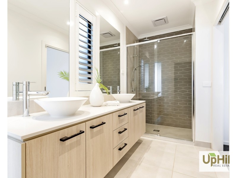 245 Heather Grove, Clyde North VIC 3978