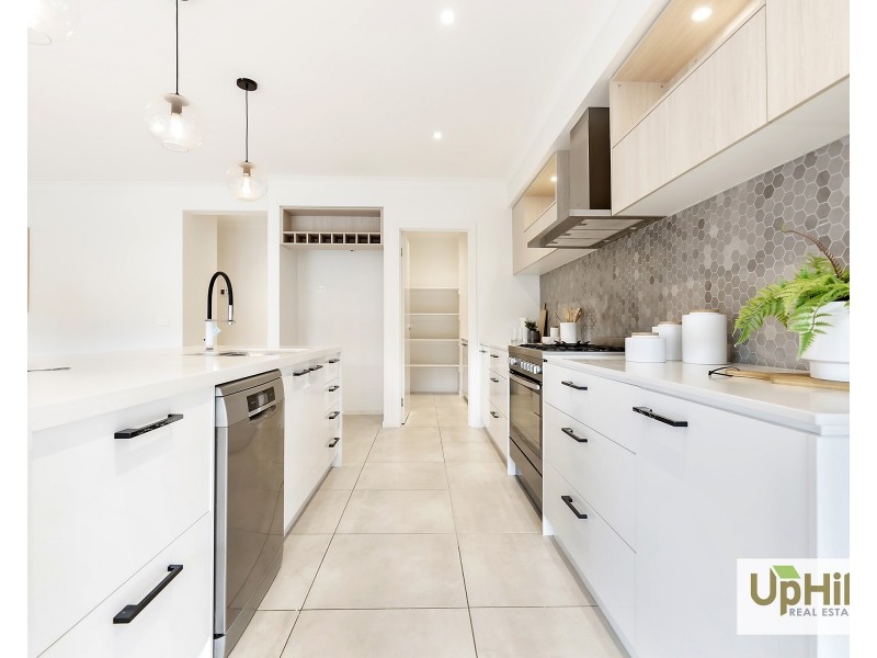 245 Heather Grove, Clyde North VIC 3978